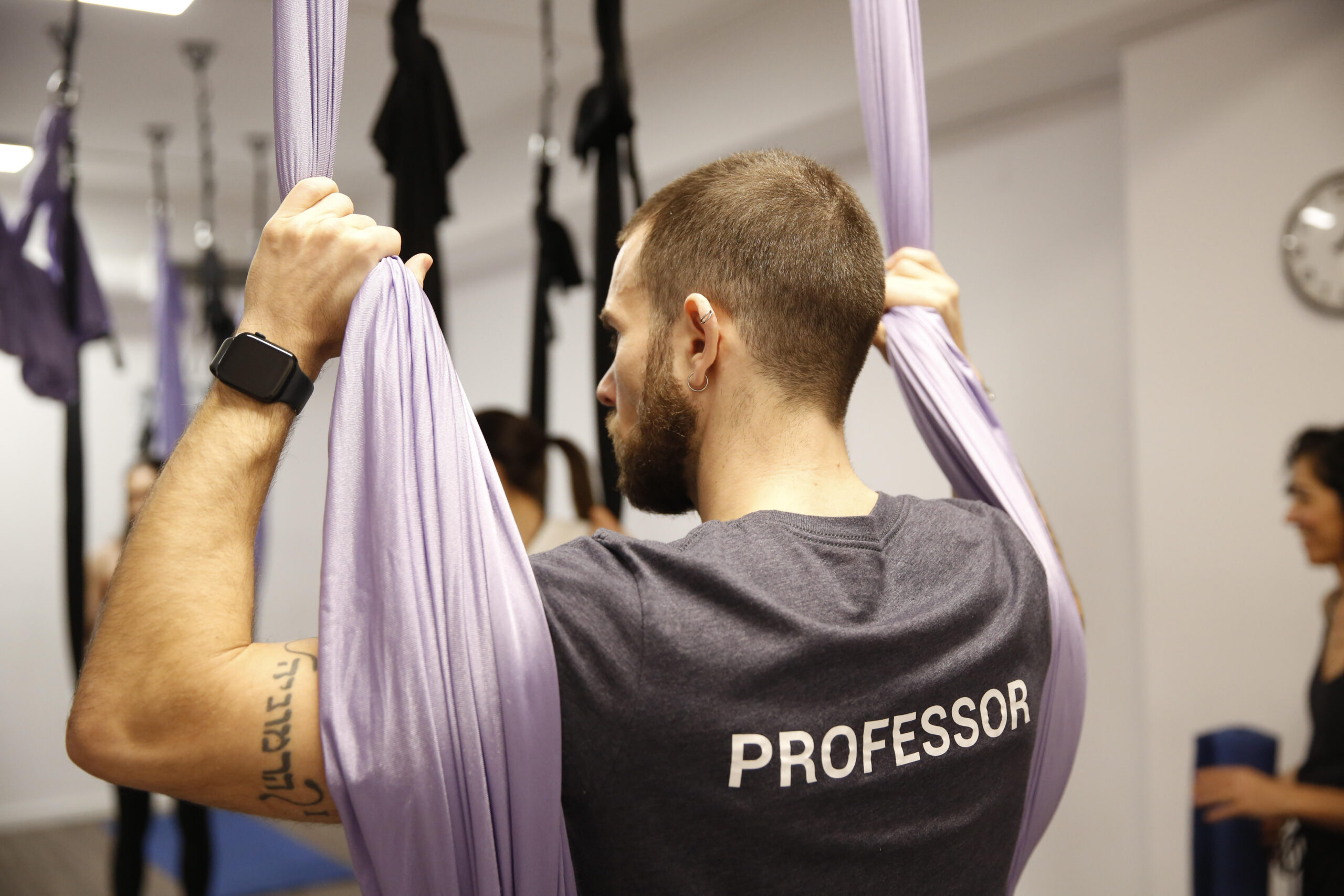 Força e mobilidade através do movimento em suspensão.