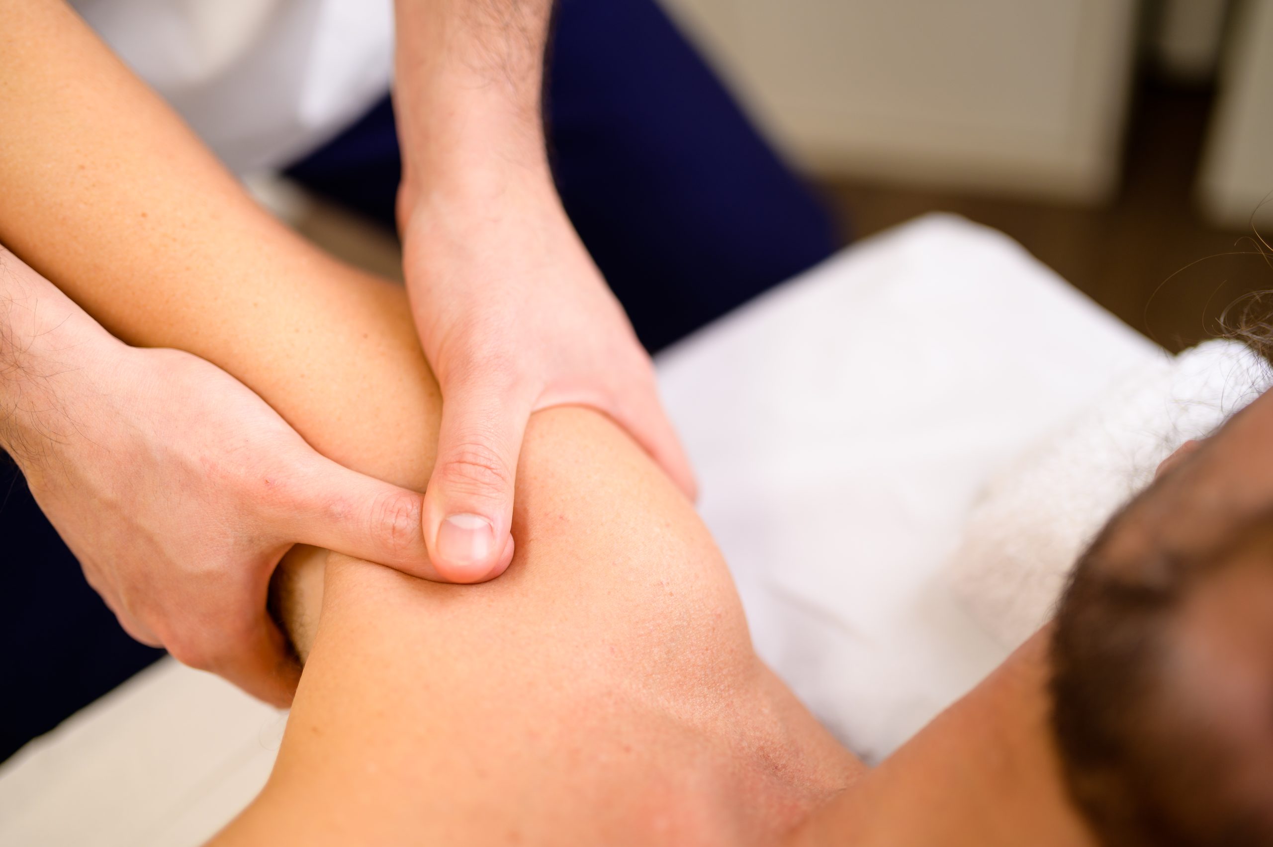 Avaliação individual numa sessão de Fisioterapia.